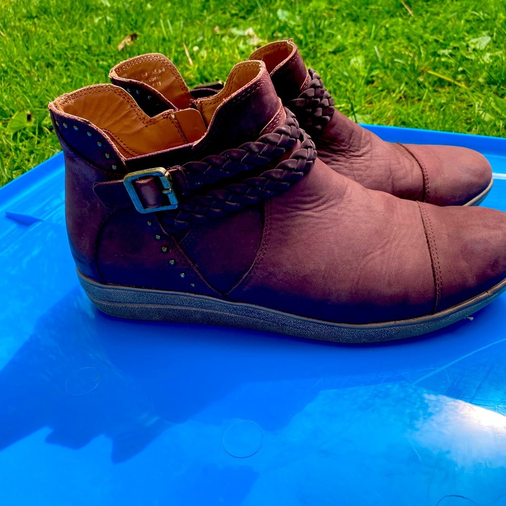 Aetrex burgundy booties